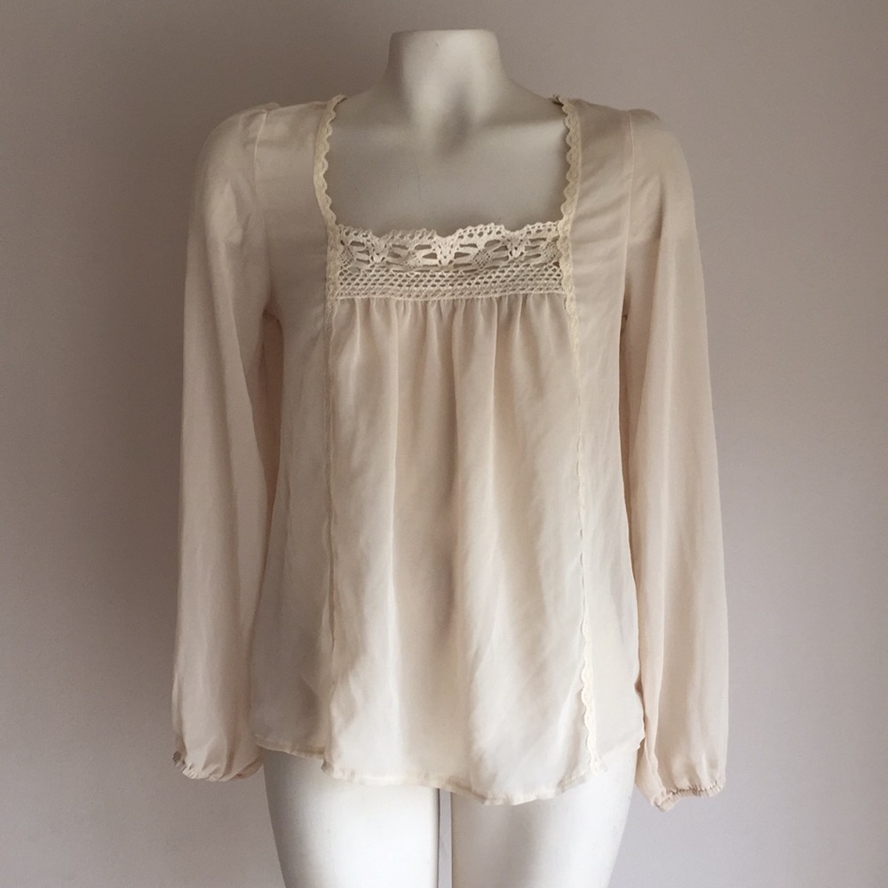 Blouse crochet trim